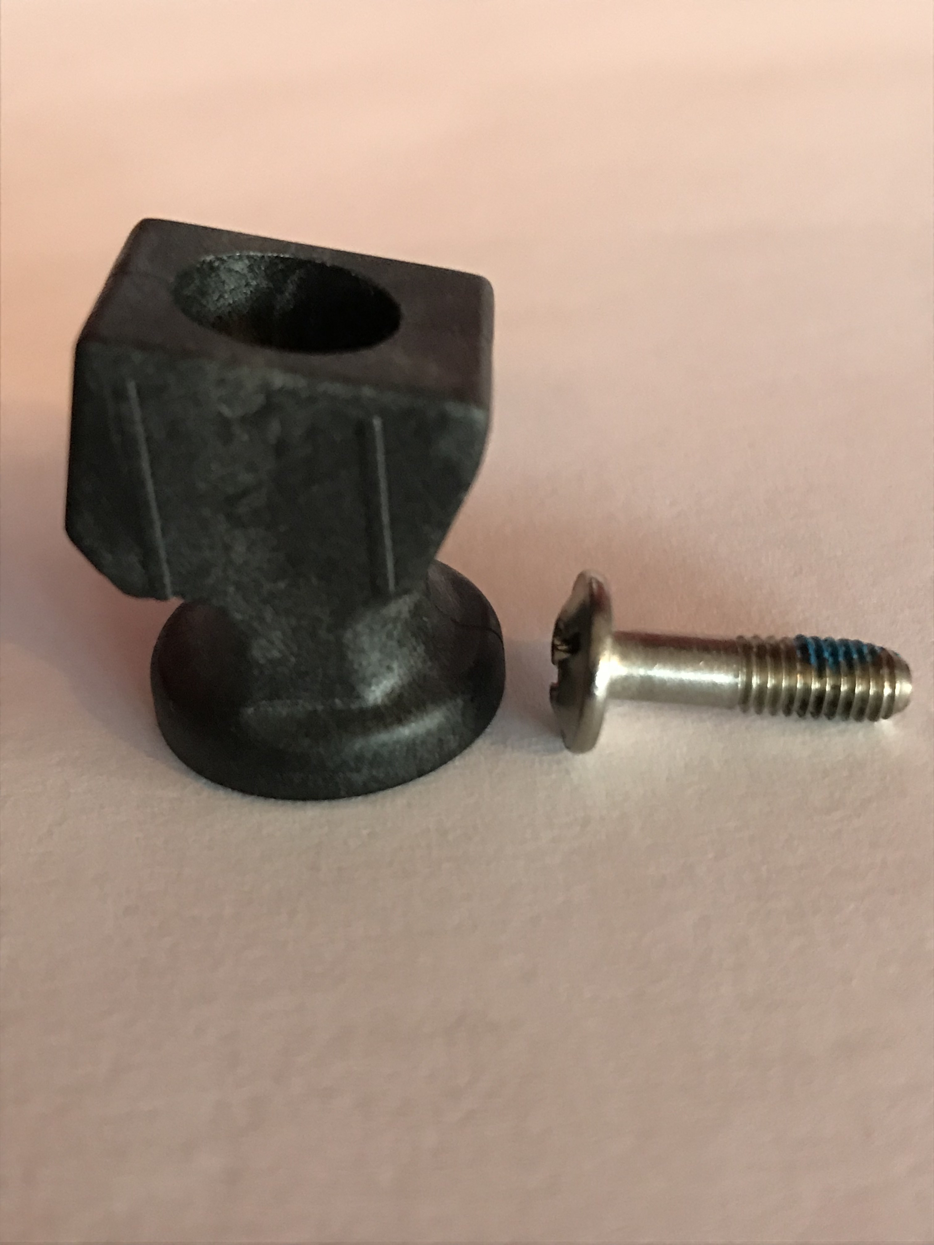 KWC Kunststoff-Einsatz Z.632.240 mit Schraube Z.602.997.700 für Griffhebel an Gastrokartusche 46mm K